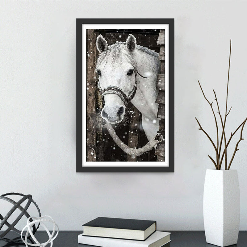 Cheval Blanc dans le Chalet Broderie Diamant