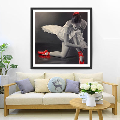 Danseuse et Chaussures de Danse Rouges Broderie Diamant