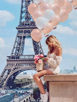 Femme avec des Ballons devant Eiffel Broderie Diamant