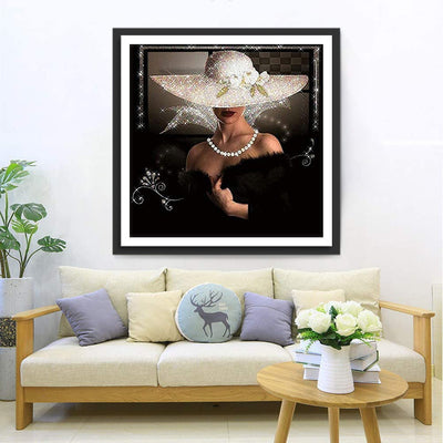 Fille avec un Chapeau Blanc Broderie Diamant