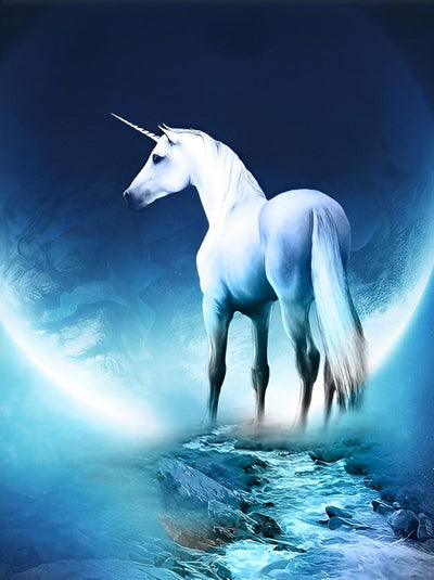 Licorne Blanche Elégante et la Lune Claire Broderie Diamant