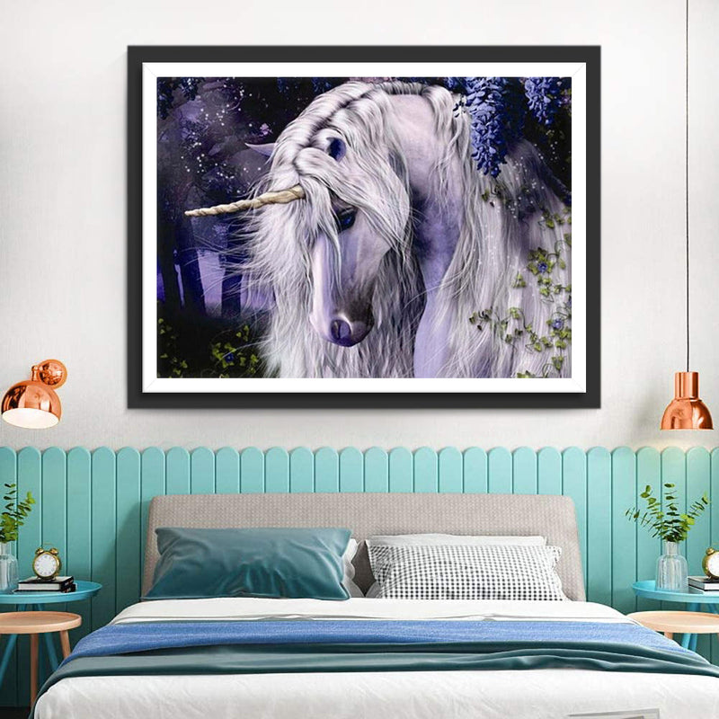 Licorne Blanche et les Fleurs Violettes Broderie Diamant