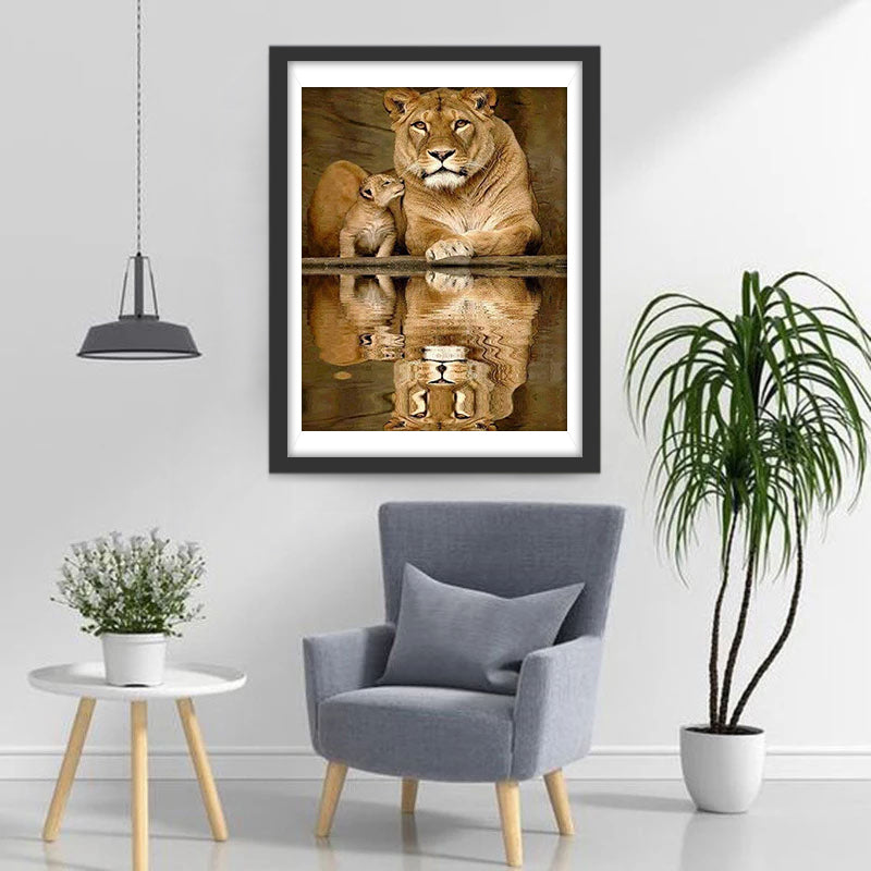 Lionne et Lionceau et Ses Réflection dans l&