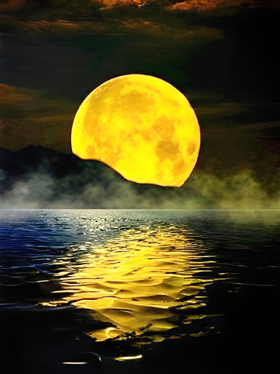 Mer et Lune Jaune Cachant Derrière les Nuages Broderie Diamant