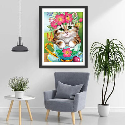 Petit Chat Rayé avec une Couronne de Fleurs de Pêcher Broderie Diamant