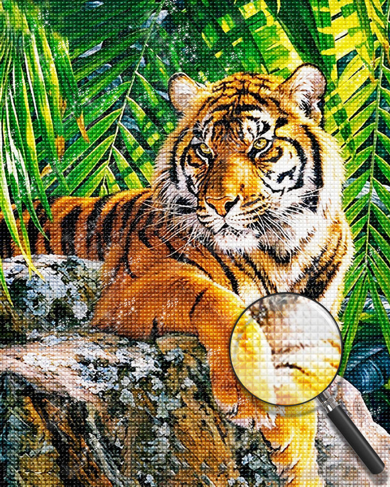 Tigre Allongé sur une Pierre Broderie Diamant