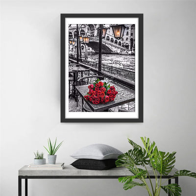 Un Bouquet de Roses Rouges et le Pont Broderie Diamant
